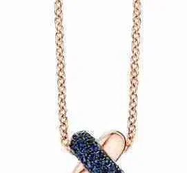 gold kisses necklace